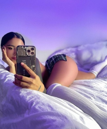 У меня опыт и фантазия - вот что я использую для того, чтобы ты ощущал себя по-настоящему особенным. Мои шарм и стиль подчеркивают мою естественную красоту, о которой ты сможешь убедиться, глядя на мои фото. Живу я в Москве, и готова приехать к тебе в любой уголок Москвы, чтобы ты мог окунуться в мир страсти и наслаждения. Мои услуги разнообразны: классический секс, оральные ласки, массаж и многое другое. А отзывы моих клиентов говорят сами за себя - они впечатлены моим профессионализмом и страстностью. Не упусти свой шанс - я жду тебя! 😘🔥 8868, 25 лет